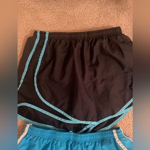 Nike Women’s dry tempo shorts size M